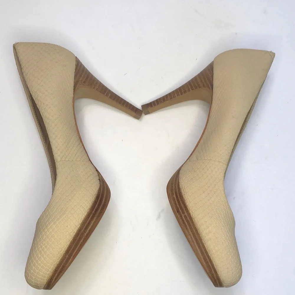 Vince Camuto Cream Zella Textured Almond Toe Platforrm Leather Heels size 9.5M